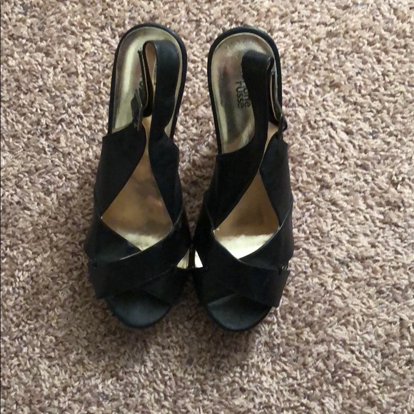 🤷🏼‍♀️ SOLD 🤷🏼‍♀️ Black Charlotte Russe Heels - Picture 2 of 3